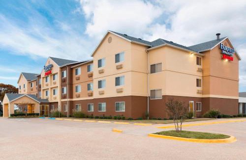 Woodway Hotel | Discover Fairfield Inn & Suites Waco South with Pool Access