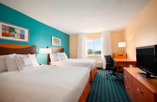 Lansing Hotel | Comfortable Fairfield Inn & Suites Lansing West with Pool
