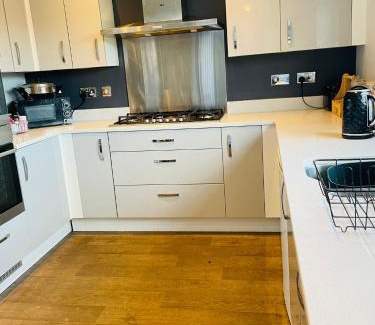 Cheltenham House | Pet and Child Friendly Retreat at Fairford Haus