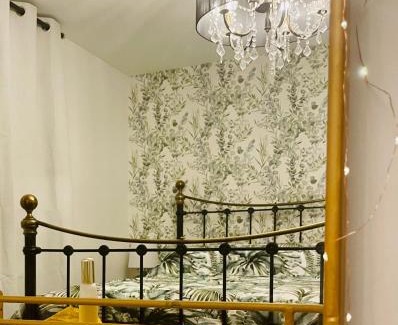 Cheltenham House | Pet and Child Friendly Retreat at Fairford Haus