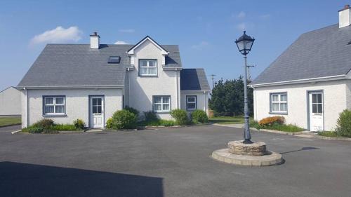Dungloe House | Pet-Friendly Fairgreen Cottages: Family Fun Awaits!