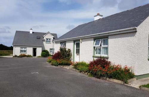 Dungloe House | Pet-Friendly Fairgreen Cottages: Family Fun Awaits!
