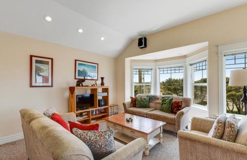Newport House | Inviting Fairhaven: Pet-Friendly Escape with Hot Tub