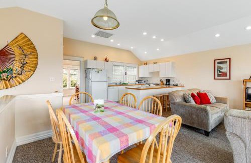 Newport House | Inviting Fairhaven: Pet-Friendly Escape with Hot Tub
