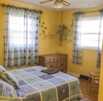 Woolen Mills Hotel | Charming Fairhaven Guesthouse: Family-Friendly & Cozy Amenities