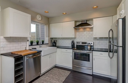 Fairhaven House | Guest Rated 10/10: Fairhaven Urban Townhome with Fireplace