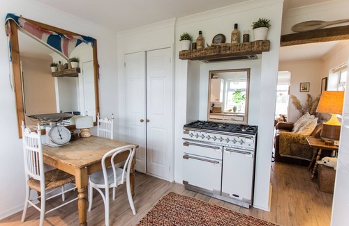 Earnley House | Beachfront Fairlight Home with Pet-Friendly Amenities