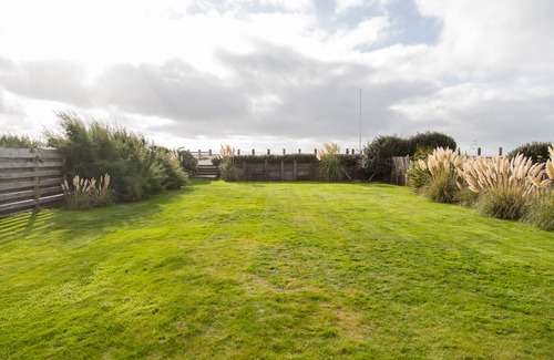 Earnley House | Beachfront Fairlight Home with Pet-Friendly Amenities