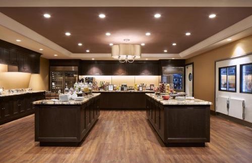 Waller Creek District Hotel | Indulge in Fairmont Austin Gold Experience with Ocean Views