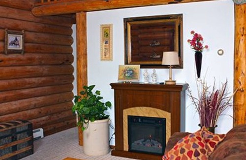 Fairmont Cabin | Exquisite Fairmont Chalets Montana 2: Pet-Friendly Retreat