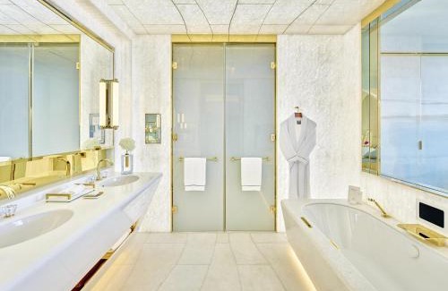 Doha Hotel | Indulge at Fairmont Doha: Oceanfront 5-Star Retreat