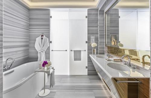 Doha Hotel | Indulge at Fairmont Doha: Oceanfront 5-Star Retreat