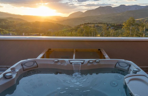 Mountain Village Apartment | Premier Fairmont Heritage Place with Spa & Ocean Views