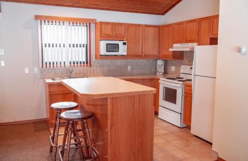 East Kootenay Hotel | Relax at Fairmont Hot Springs Resort with Ocean Views & Spa