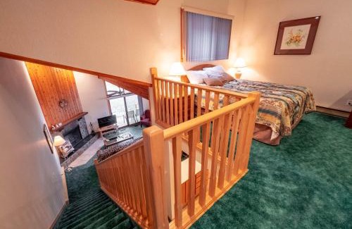 East Kootenay Hotel | Relax at Fairmont Hot Springs Resort with Ocean Views & Spa