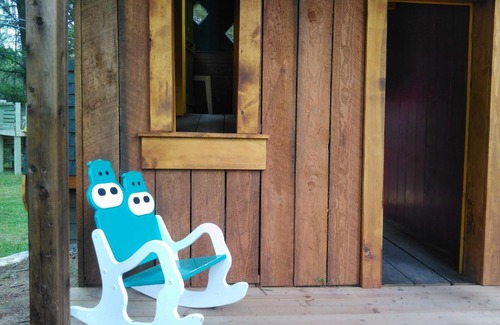 East Kootenay Hotel | Explore Fairmont Mountain Bungalows: Pet-Friendly Retreat