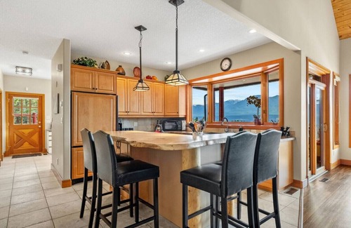 East Kootenay Cabin | Fairmont Ridge | Hot Tub | Mtn Views | Pool Table