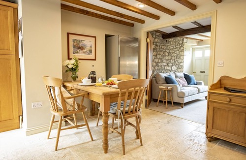Ampleforth House | Family-Friendly Fairview in Ampleforth Near North York Moors