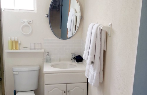 Bayville Apartment | Stylish 1 Bedroom Apartment with Spa and Hot Tub Access