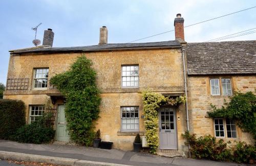 Longborough House | Relaxing Fairview Cottage: Eco-Friendly Stay with Hot Tub