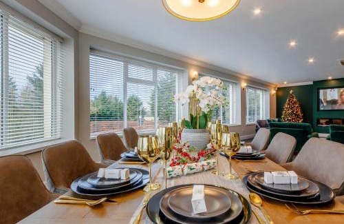 Penicuik House | Family-Friendly Getaway at Fairview with Hot Tub Access