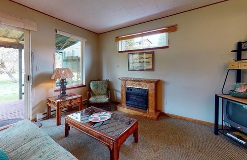 Birch Bay House | Spacious Fairview Lodge: Waterfront Home with Pool & Ocean View