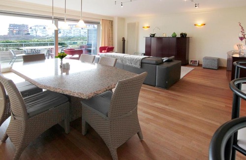 Duinbergen Apartment | Oceanfront Fairway Apartment with Spa & Hot Tub Amenities