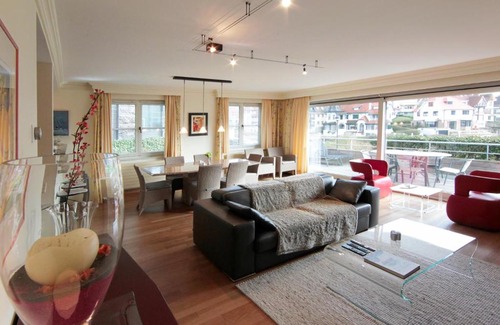 Duinbergen Apartment | Oceanfront Fairway Apartment with Spa & Hot Tub Amenities