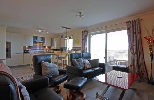 Nairn House | Family-Friendly Fairway Apartment with Top Guest Ratings