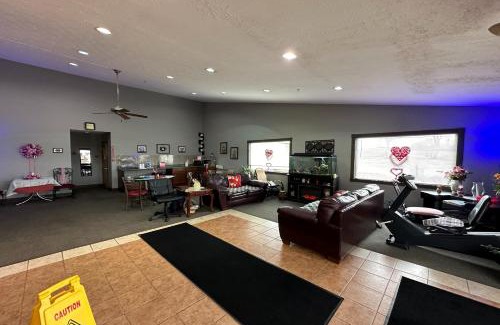 Florence Hotel | Cozy Fairway Inn - Family-Friendly Stay in Florence, Indiana