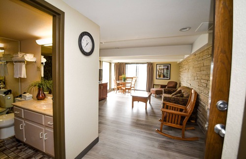 Mishicot Resort | Relax at Par 5 Resort: Pool, Spa & Family-Friendly Amenities
