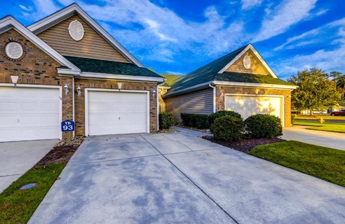 Pawleys Island Hotel | Discover Fairway to Heaven: Family-Friendly with Pool