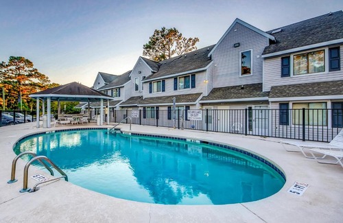 Surfside Beach Apartment | Family-Friendly Stay at Fairway Village - B6 with Pool Access