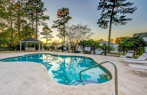 Surfside Beach Apartment | Family-Friendly Stay at Fairway Village - B6 with Pool Access