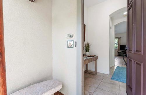 Kamuela House | Relax at Fairways at Mauna Lani with Pool and Breakfast