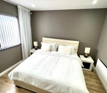 Downpatrick Villa | Exceptional Fairways Villa Newcastle: Oceanfront Getaway