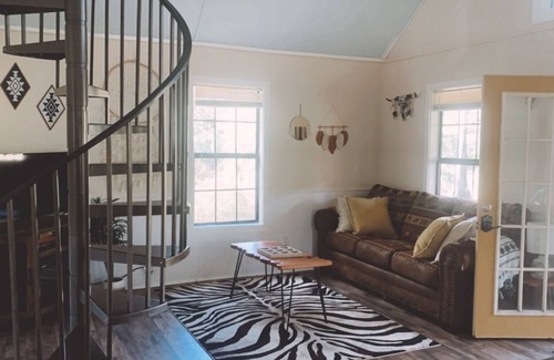 Greenwood Springs Cabin | Enchanting Forest River Cabin: Pet-Friendly Retreat