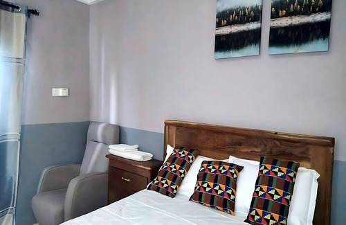 West Coast Division House | Cozy Faith and Grace Guest House with Breakfast & More