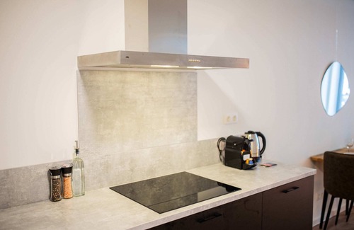 Kop van Zuid Apartment | Comfortable Faithfull 1 Bedroom Serviced Apartment Awaits