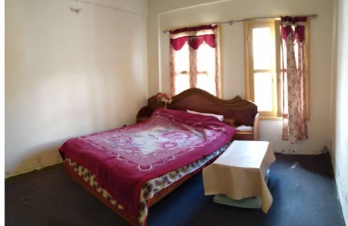 Hunza House | Welcoming Faizan Guest House Hunza with Breakfast & Family Fun
