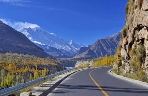 Hunza House | Welcoming Faizan Guest House Hunza with Breakfast & Family Fun