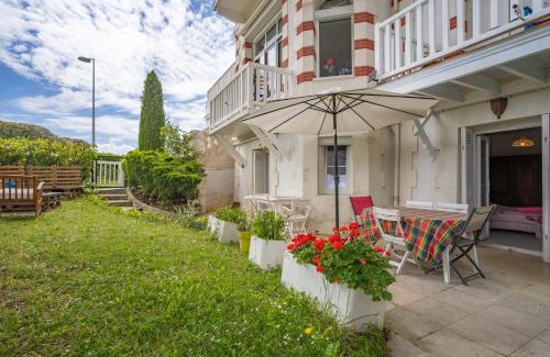 Vaux-sur-Mer Apartment | Oceanfront Escape at Falaise de Pontaillac Hotel