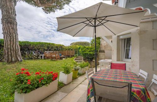 Vaux-sur-Mer Apartment | Oceanfront Escape at Falaise de Pontaillac Hotel