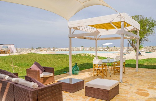 Castromediano Villa | Falcon Home Resort: Superior Double Room with Private Pool