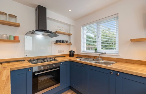 Pembroke Dock House | Family-Friendly Falcon House in Pembroke Dock with Breakfast