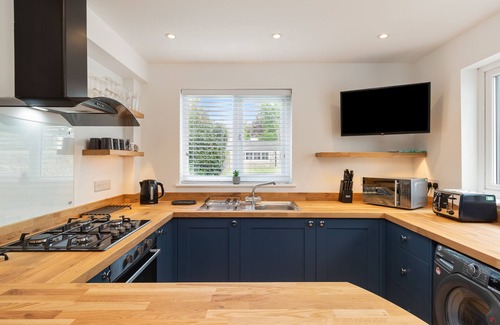 Pembroke Dock House | Family-Friendly Falcon House in Pembroke Dock with Breakfast