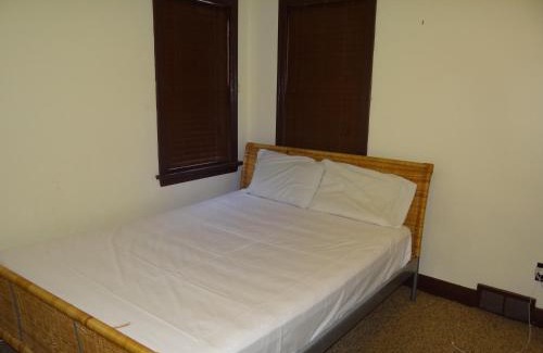 Niagara Falls Hotel | Relax at Falcon Inn: Oceanfront Views & Family Amenities