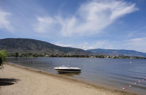 Okanagan-Similkameen Hotel | Relax at Falcon Resort with Pool and Oceanfront Views