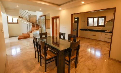 Yelahanka Bed & Breakfast | Modern Falcon Suites in Yelahanka with Great Amenities