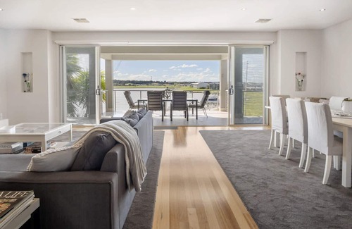 Nangkita House | Falcons Nest - 59 Ventura Plce Hindmarsh Island